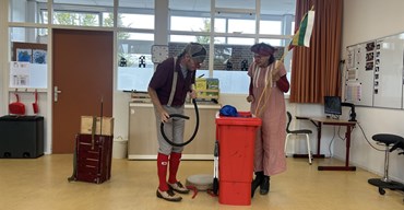 CliniClowns brengen de zee tot leven in de klas